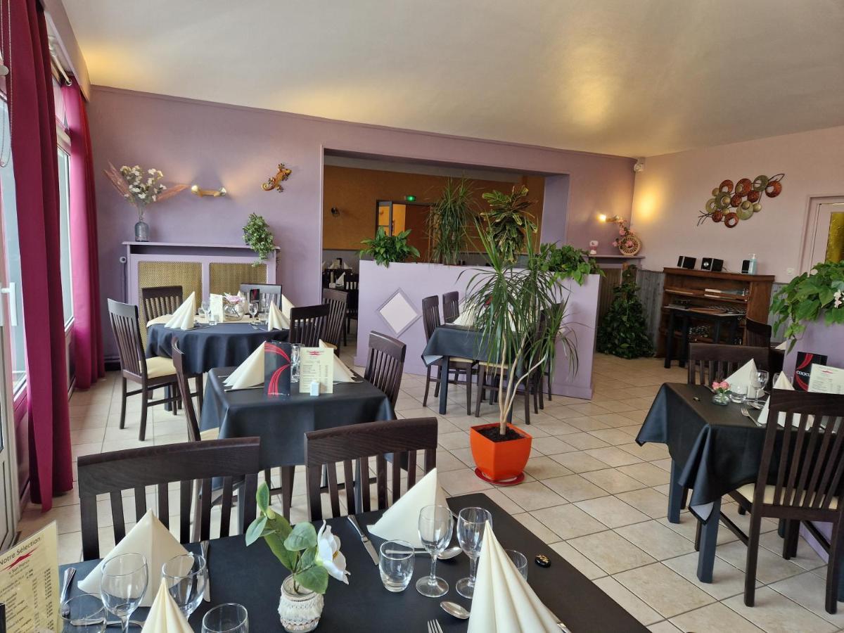 Le Gue De Genes Hotel Ambrieres Les Vallees Exterior photo